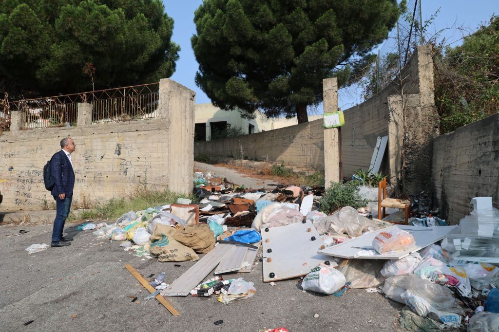 Ex scuola "Nicholas Green": "Situazione sanitaria grave, servono interventi urgenti" VIDEO