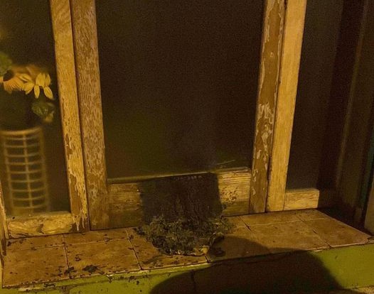 La sindaca di Villa San Giovanni trova la porta dello studio bruciata, "un gesto criminale"