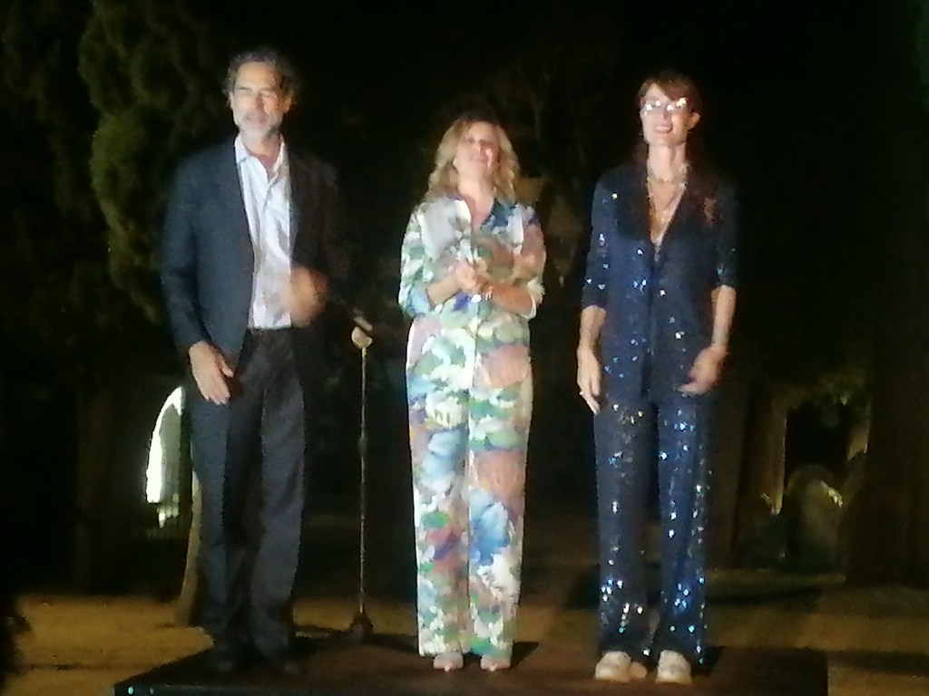 Jane Alexander, Debora Caprioglio e Sergio Muniz in "Di là dal fiume e tra gli alberi", Tao Arte teatro
