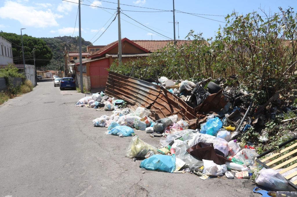 Bisconte. Area sbaraccata a rischio ambientale, "malati gravi con la spazzatura sulla porta” VIDEO