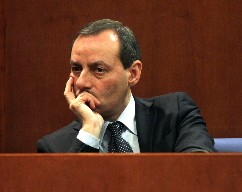 Reggio. Abbattimento limitazioni Aeroporto dello Stretto, Battaglia