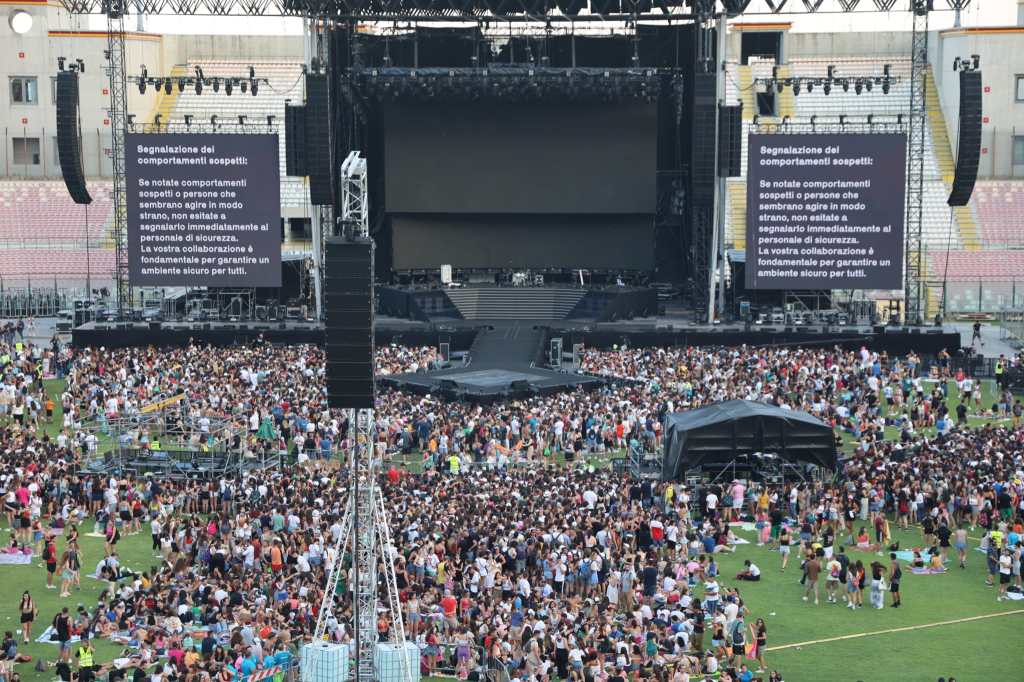 Il concerto. I Pinguini Tattici Nucleari al San Filippo a Messina FOTO