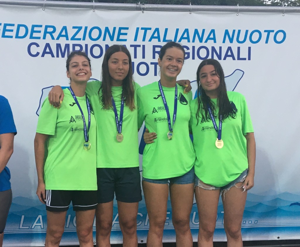 staffetta swimblu a medaglia