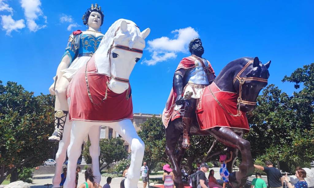 Mata e Grifone piazza Unione Europea