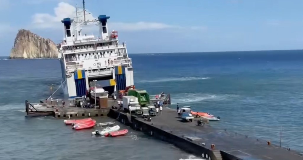 traghetti malfa ago 23