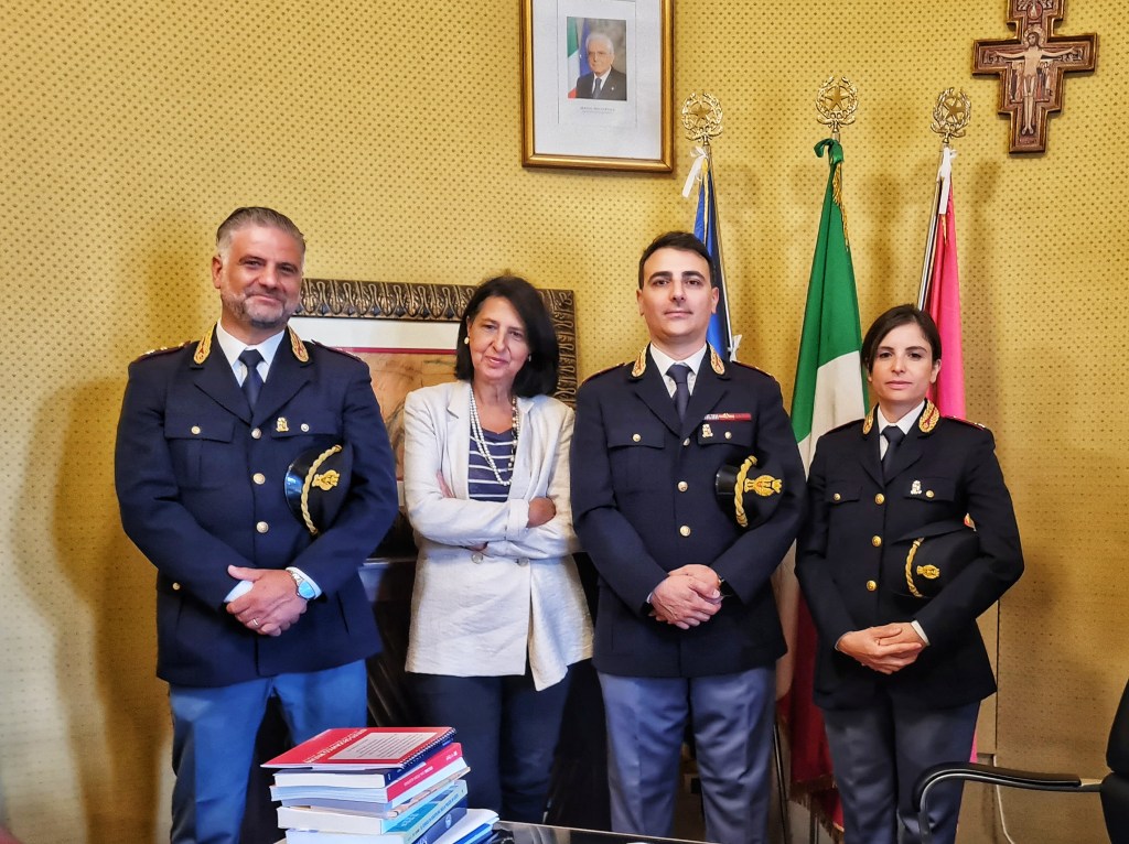 Il Questore Ioppolo con il dottor Cipriano, il dottor Ambrogio e la dottoressa Cascio