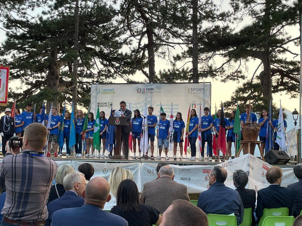 Istituto "Majorana" ai campionati studenteschi: l'accensione del tripode