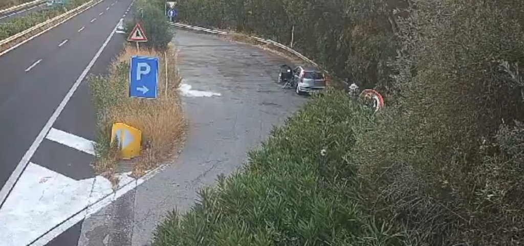 Quando si smaltisce la spazzatura in autostrada Video del Cas