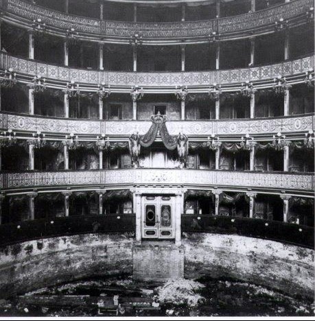 Teatro Vittorio Emanuele di Messina prima del reatauro