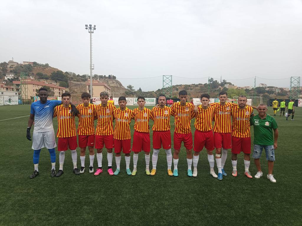 la messana schierata prima del fischio d'inizio