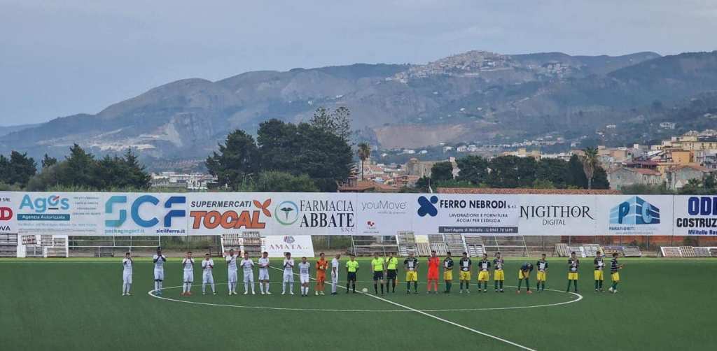 la polisportiva rocca acquedolcese schierata prima del fischio d'inizio