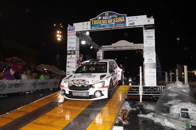 partenza rally tirreno da piazza duomo