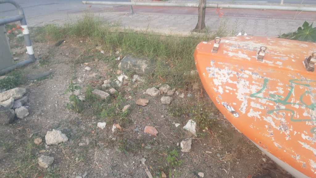 Barca piena di rifiuti e ripulita da Messina Servizi