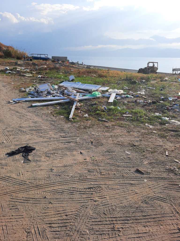 Discarica di rifiuti in via Fermi a Gazzi Messina