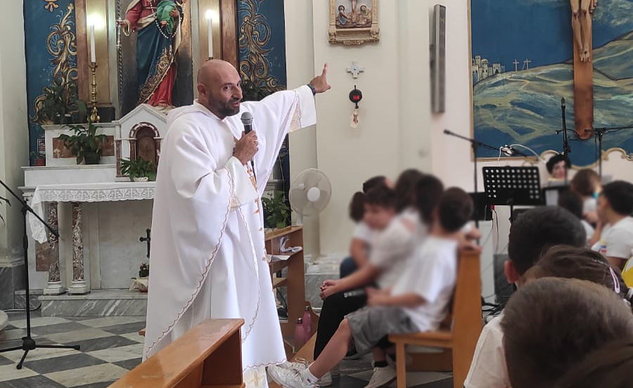 Padre Manuli e una foto di gruppo