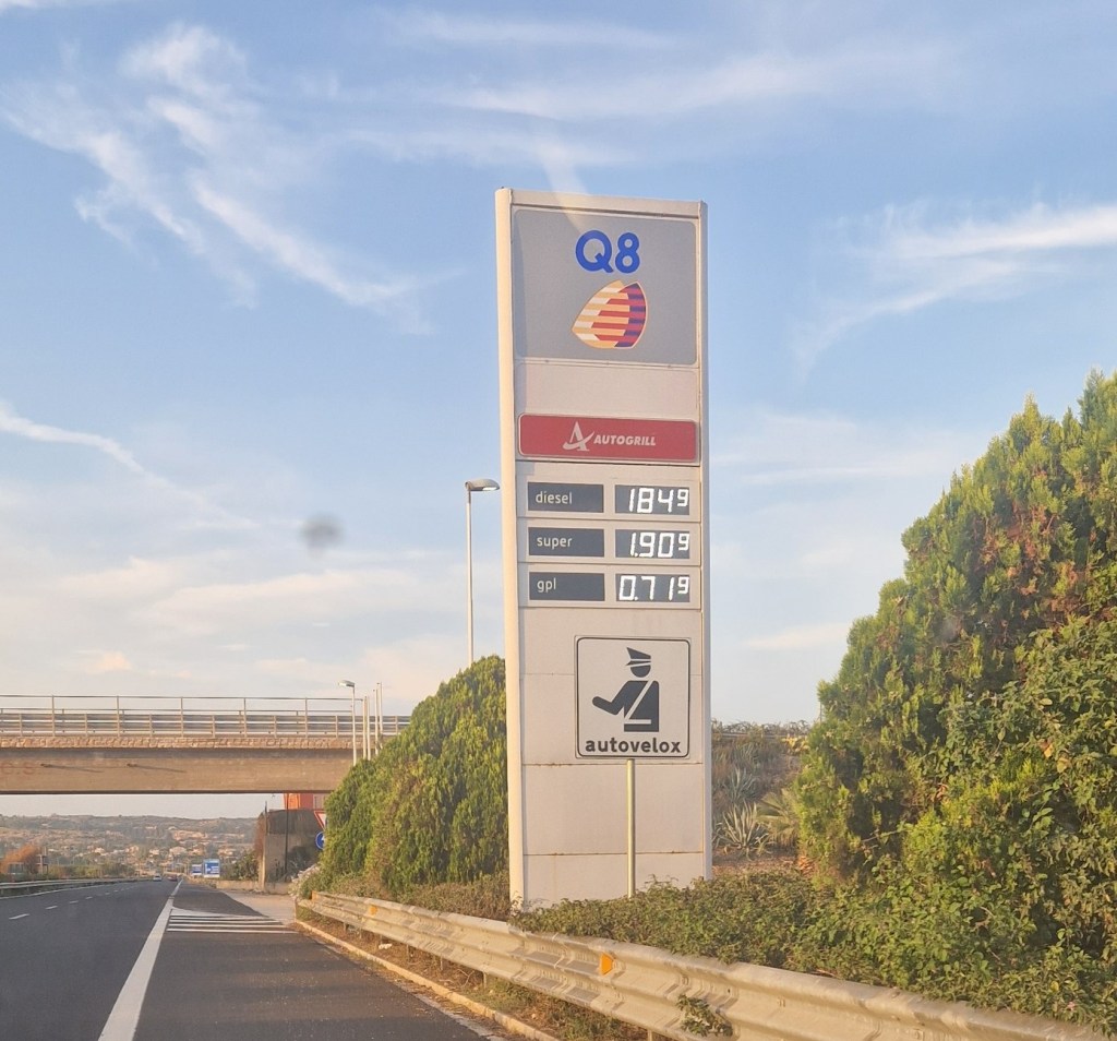 Distributore benzina q8