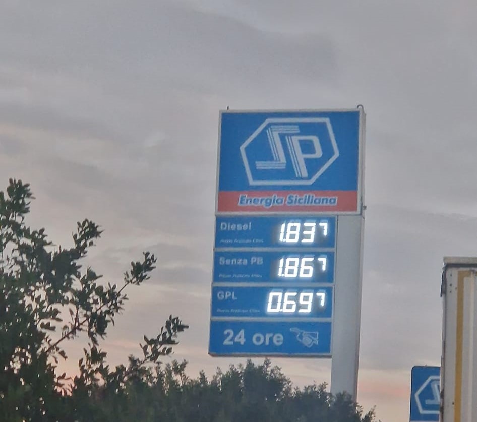 Distributore benzina Sp