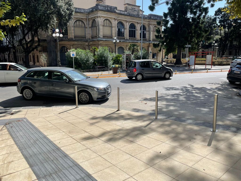 corso cavour parcheggio strada