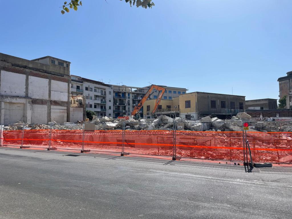 demolizione magazzini generali