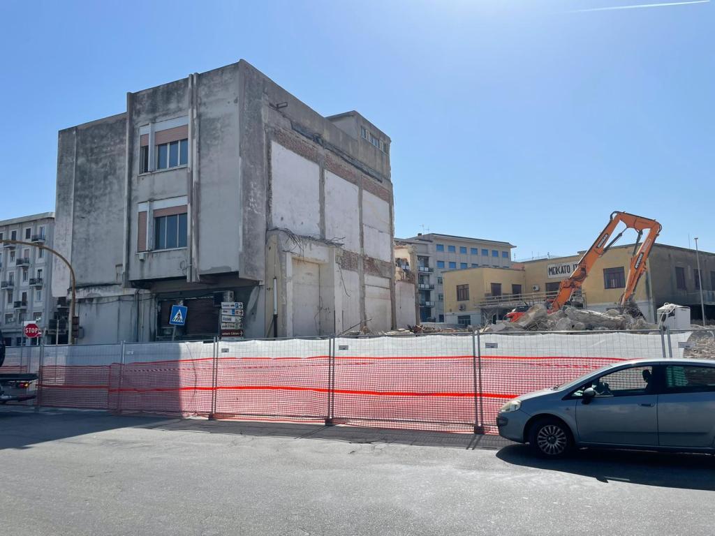 demolizione magazzini generali