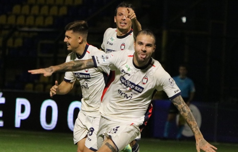 esultanza gol crotone