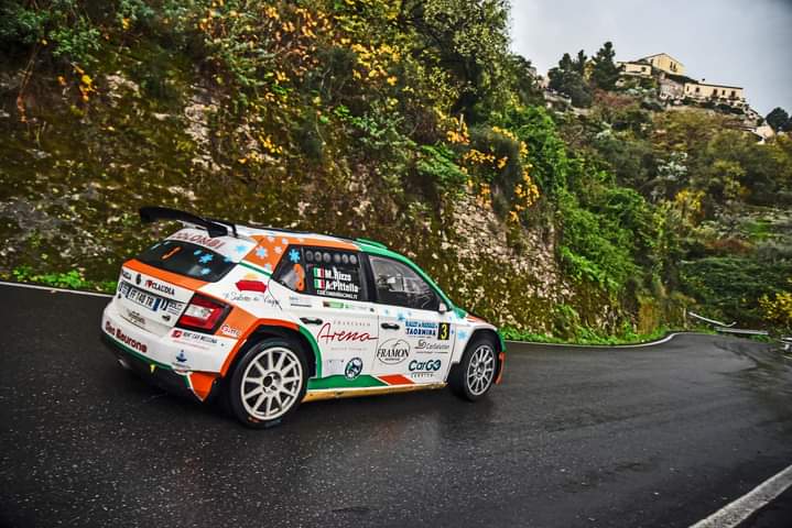 una vettura durante il rally