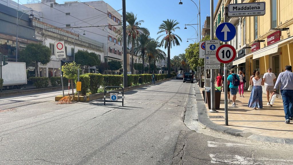 isola pedonale viale san martino archetti mancanti