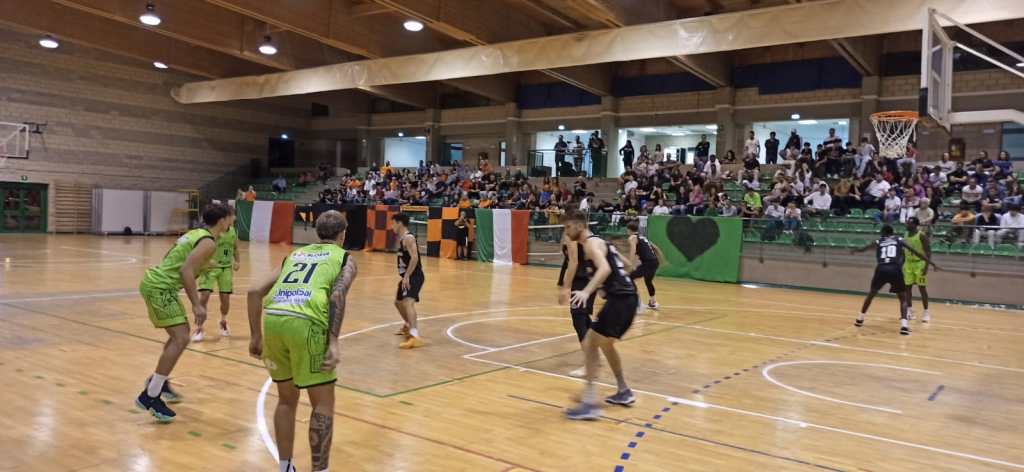 fase di gioco tra fortitudo e viola reggio calabria