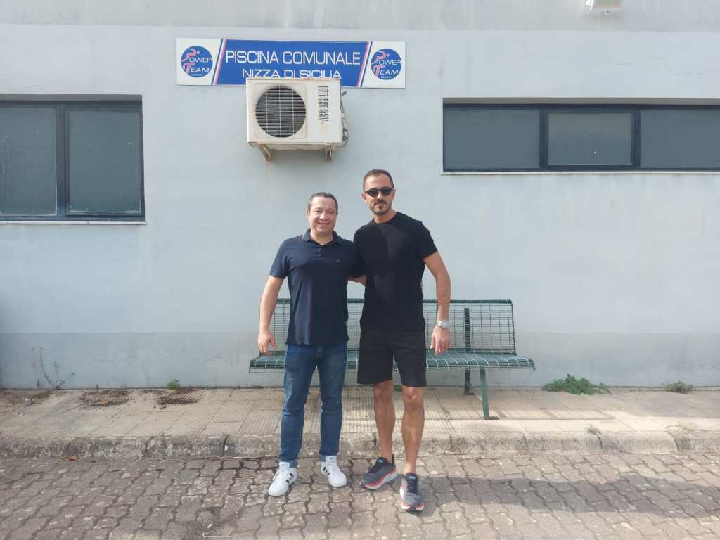 posano davanti la piscina il sindaco briguglio e il presidente accolla