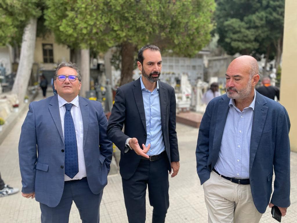 Massimiliano Minutoli, Federico Basile e Salvatore Mondello in visita al cimitero di Messina, 1 novembre 2023