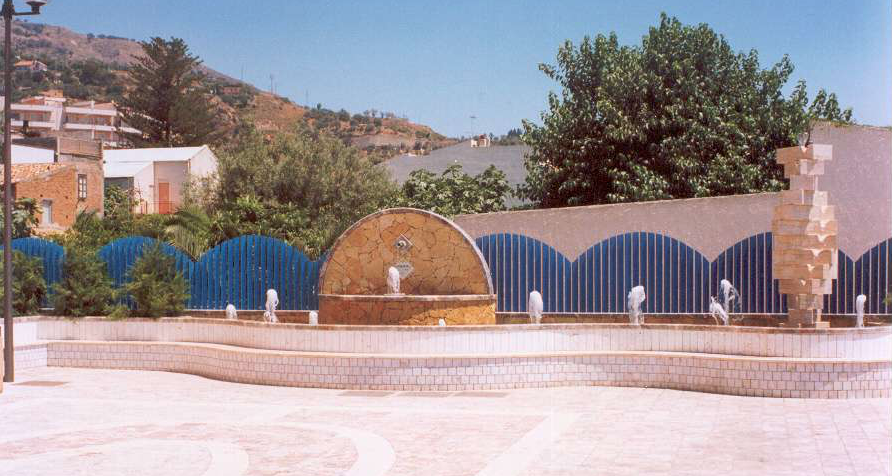 La fontana di piazza Prestia ad Alì Terme