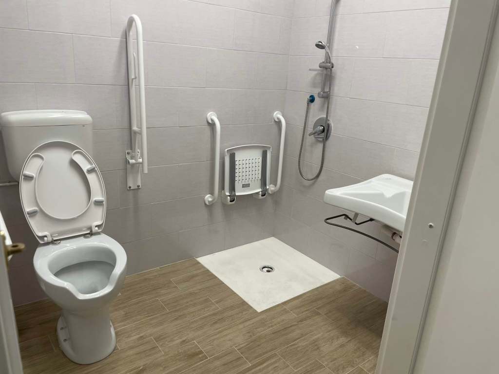 bagno disabili piscina
