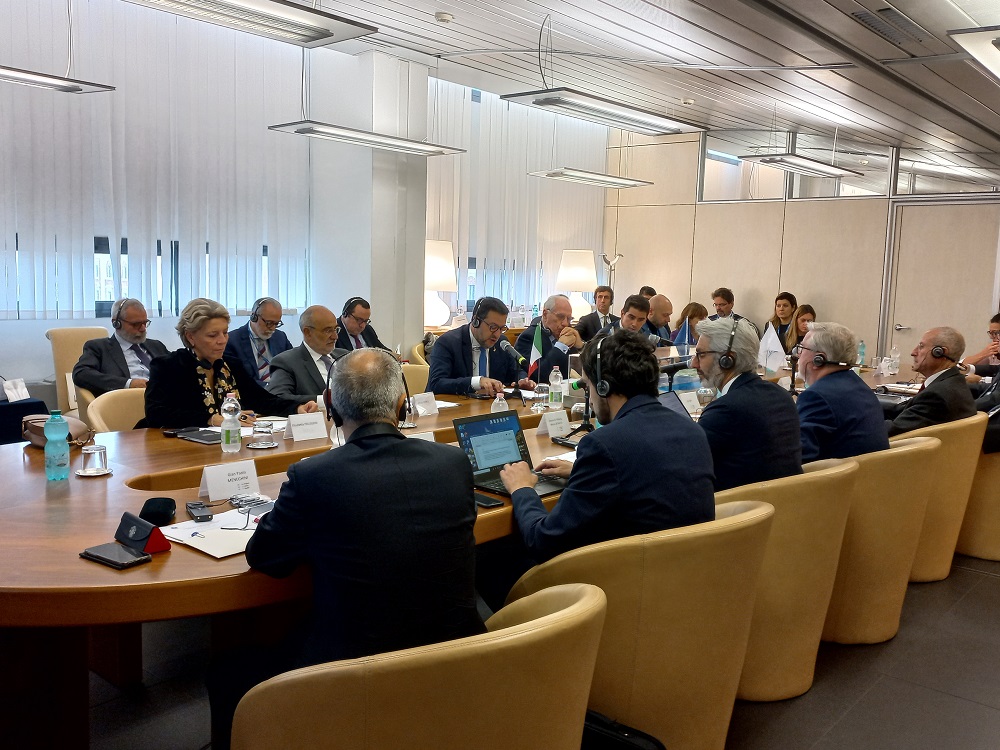 tavolo di incontro ponte sullo stretto
