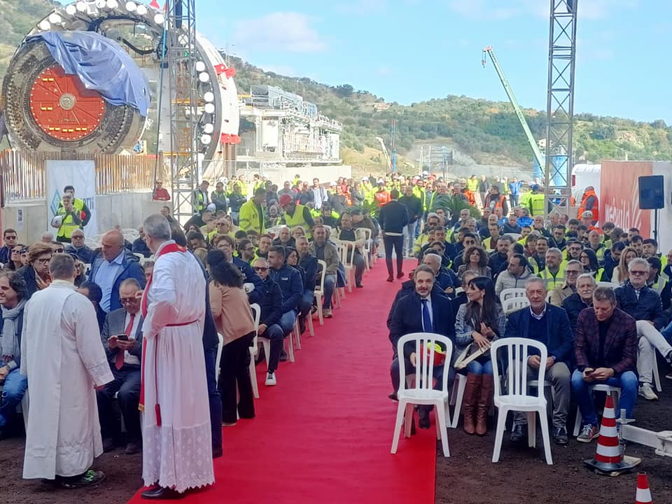 La cerimonia di inaugurazione del cantiere