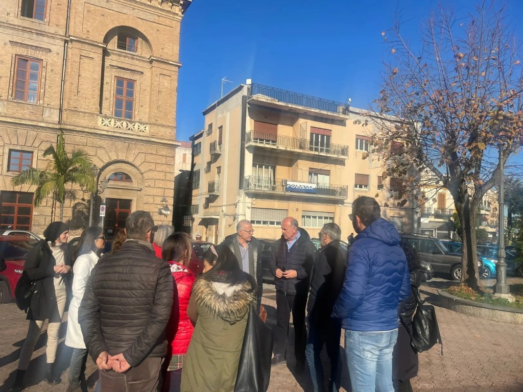 Milazzo genitori protesta accorpamento scuola garibaldi
