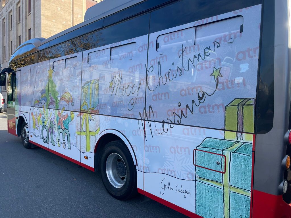 Nuovo tram in linea il viaggio inaugurale con gli elfi di Babbo Natale