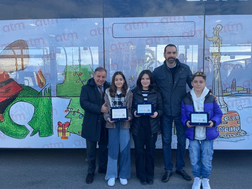 Nuovo tram in linea il viaggio inaugurale con gli elfi di Babbo Natale