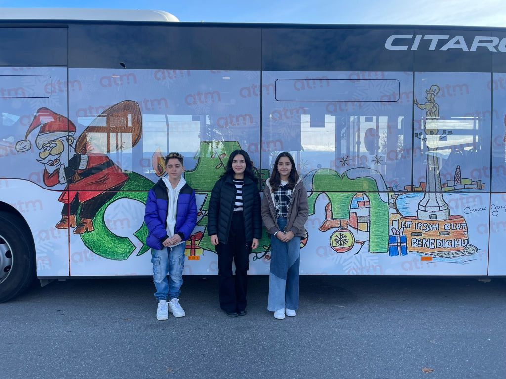 Nuovo tram in linea il viaggio inaugurale con gli elfi di Babbo Natale