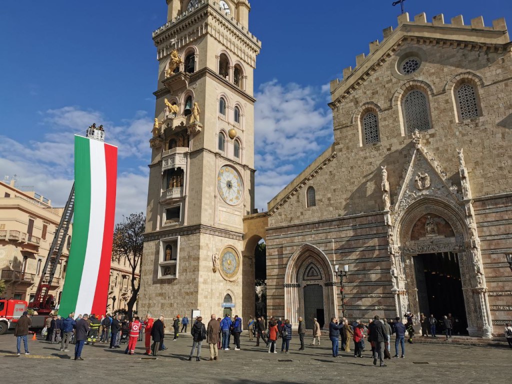 Santa Barbara bandiera italiana al Duomo
