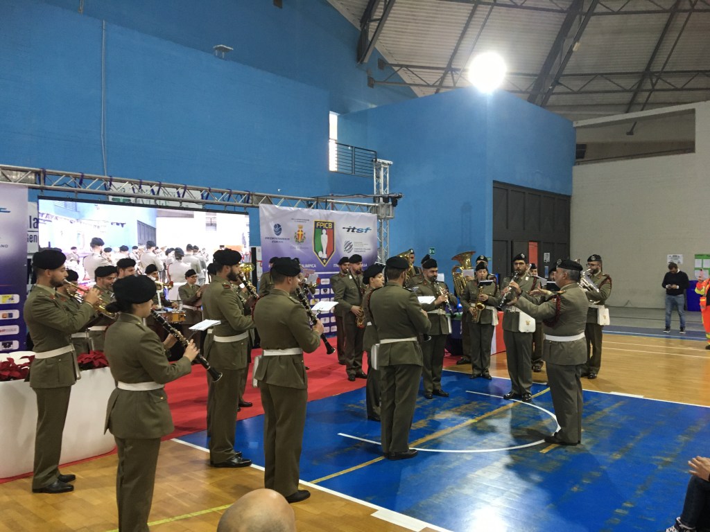 la banda suona al palarussello