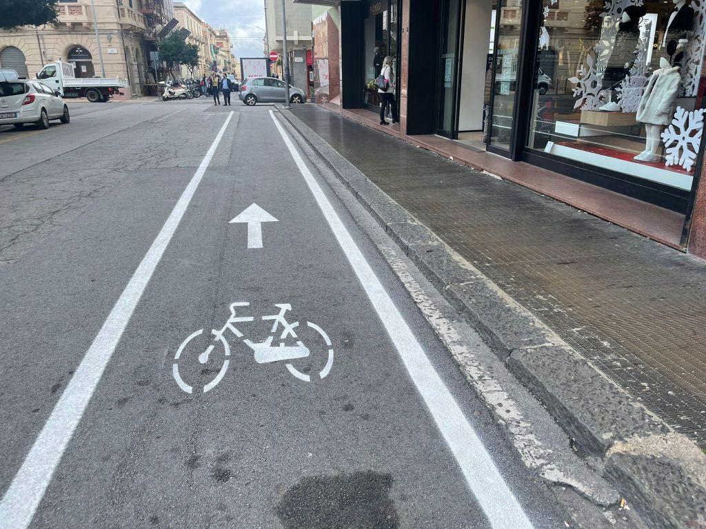 pista ciclabile piazza cairoli