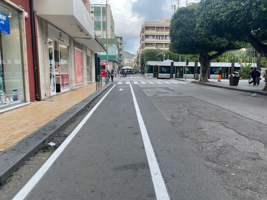 pista ciclabile piazza cairoli