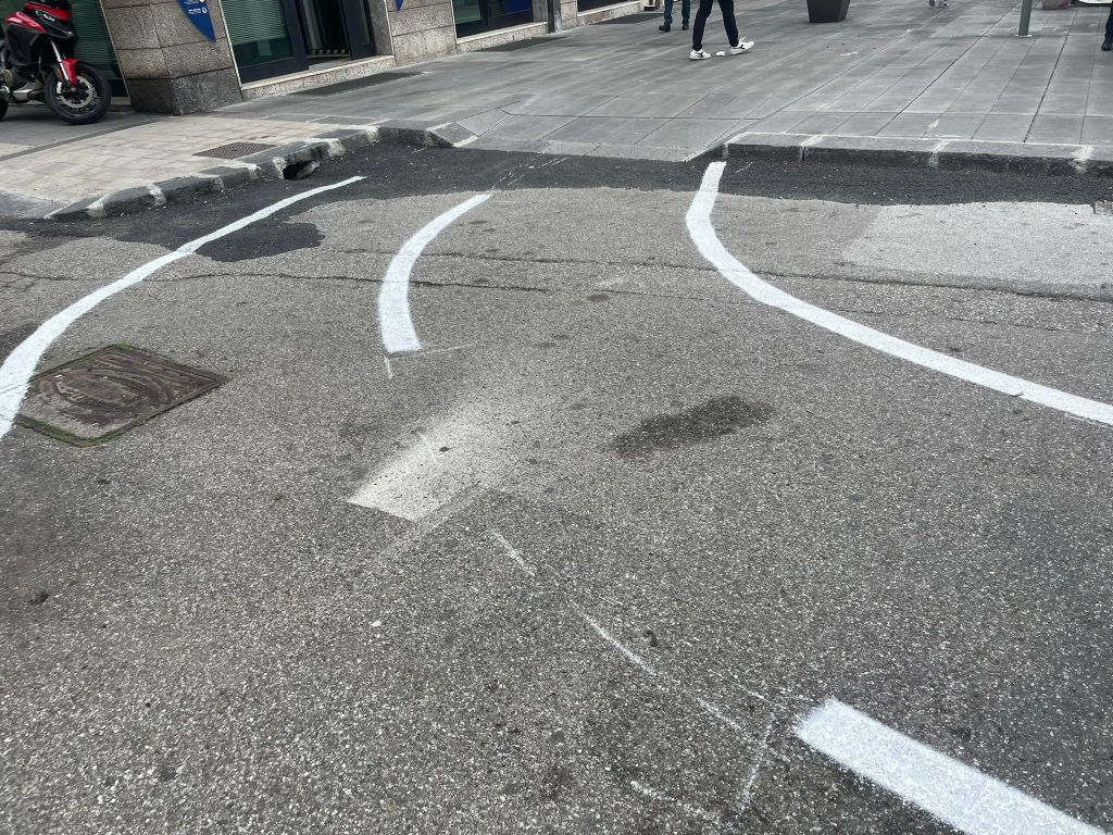 pista ciclabile piazza cairoli