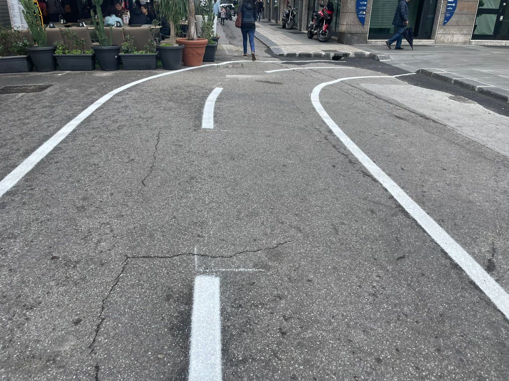pista ciclabile piazza cairoli