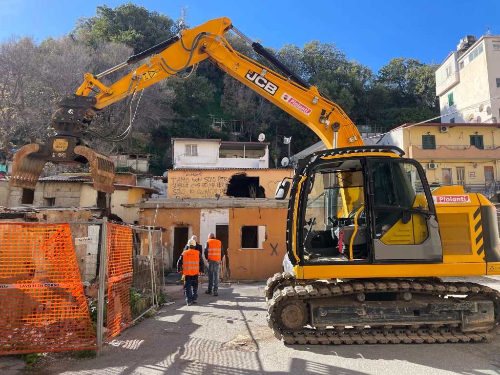 demolizione baracche camaro