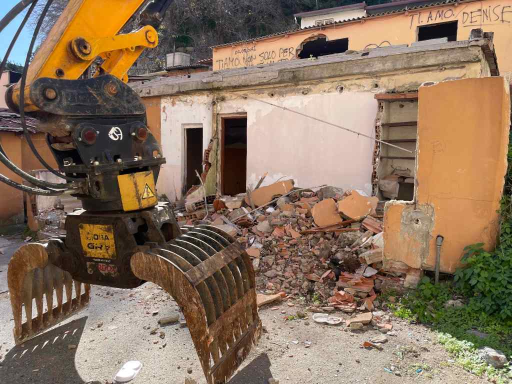 demolizione baracche camaro