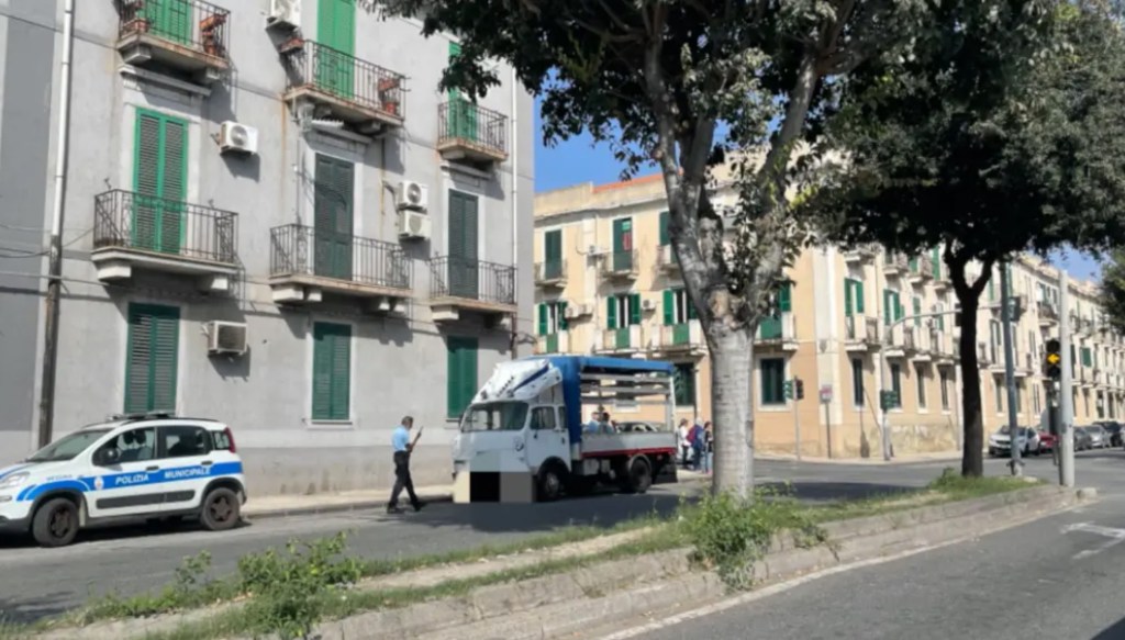 Il luogo dell'aggressione al comandante Giardina, in via Salandra, a Messina, ottobre 2023