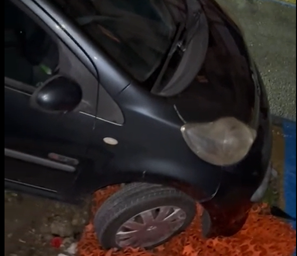 Auto bloccata in via Ghibellina, parcheggio per ForestaMe, il 6 gennaio 2024