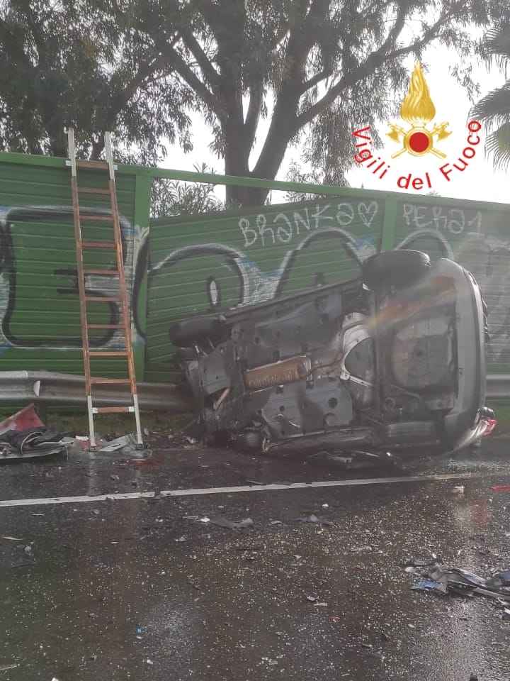 Calabria. Tragico incidente sulla SS 106 nel catanzarese, 4 ragazzi ...