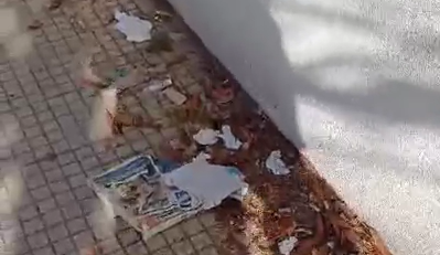 Mancato spazzamento a Messina: tante carte a terra